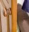 Schmaler Kleiderschrank | 2 Drehtüren | 1 Schublade | 4 Fächer | mit Kleiderstange | 80 cm breit | Massivholz | Farbe: Eiche Abbildung