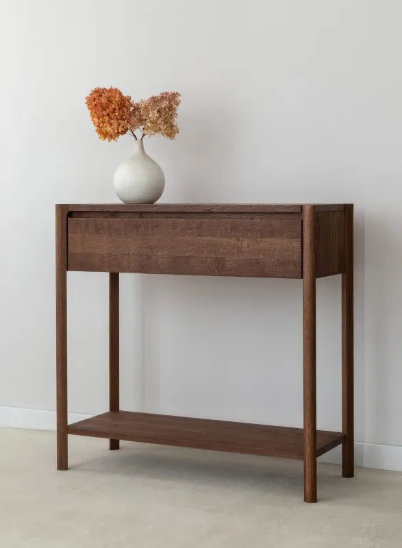 Konsolentisch | Sideboard | Farbe: Tabacco | Massivholz | Soft Close System | 1 Schublade | Eichenholz geölt | 1 Ablagefach | 83 x 33 x 80 cm | Seille 02 | gefräster Griff