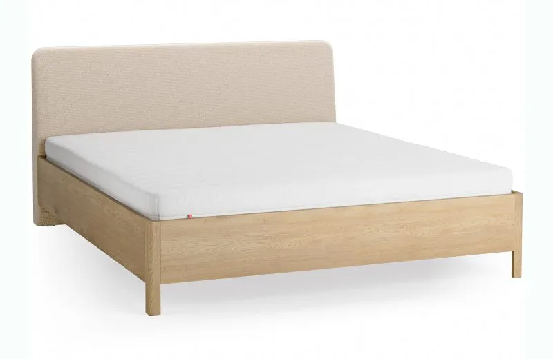 Doppelbett | Eiche massiv | 180 x 200 cm | Farbe: Eiche / Beige | weich gepolsterte Kopfstütze | inkl. Lift up Lattenrost | dezent abgerundete Form