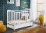Babybett / Gitterbett aus echtem Kieferholz, Avaldsnes 05, Farbe: Weiß - Abmessungen: 93 x 124 x 65 cm (H x B x T)