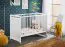 Babybett / Gitterbett mit neutralen Stil, Avaldsnes 09, Farbe: Weiß - Abmessungen: 90 x 124 x 67 cm (H x B x T)