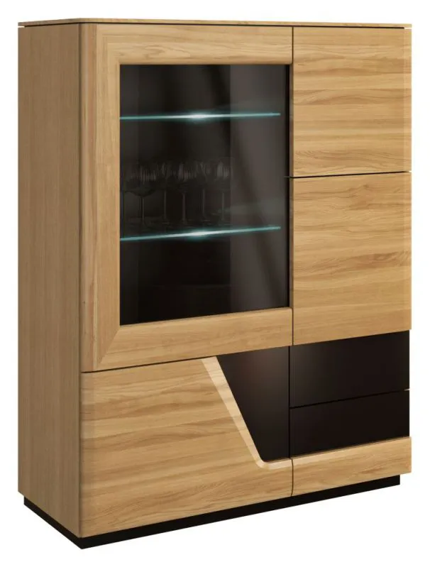 Vitrine mit Glastür links "Belica" 22, Farbe: Eiche natur / Schwarz, teilmassiv - Abmessungen: 131 x 102 x 43 cm (H x B x T)