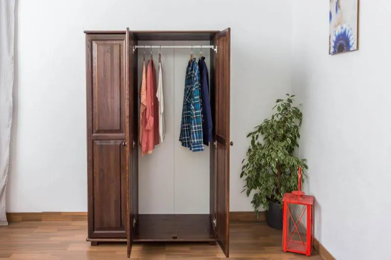 Schlafzimmer-Schrank Landhaus, Farbe: Nuss 190x120x60 cm Abbildung